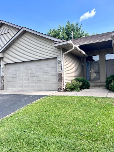 953 14th Ln SE, Cambridge, MN 55008