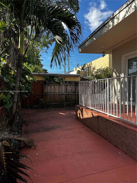 1870 NW 5th St, Miami, FL 33125