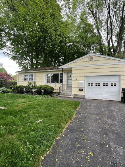 126 River Park Dr, Liverpool, NY 13090