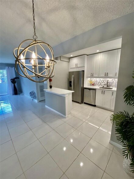 21 Jacaranda Dr Unit 124, Plantation, FL 33324