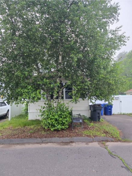 6 Cedar St, Enfield, CT 06082
