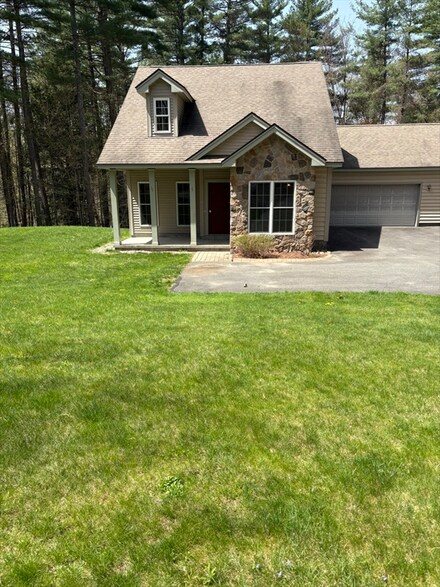5 Dewey Cir Unit A, Haydenville, MA 01039