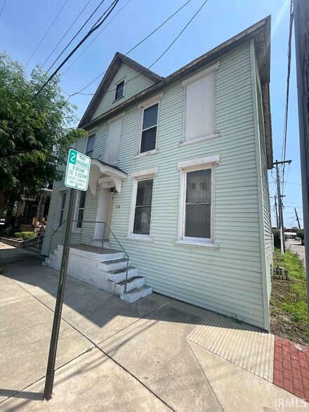 114 4th St, Logansport, IN 46947
