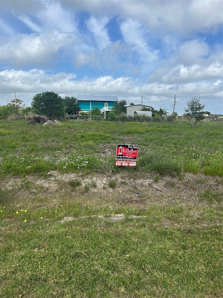 802 17th St, San Leon, TX 77539