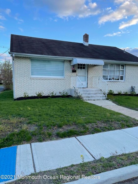 16 Campbell Ct, Deal, NJ 07723