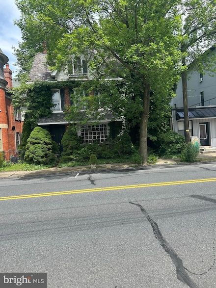 411 Main St, Hellertown, PA 18055