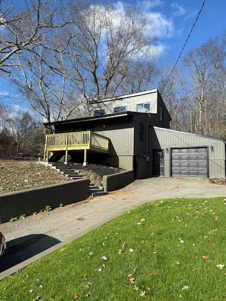 14 Strnad Rd, Jewett City, CT 06351