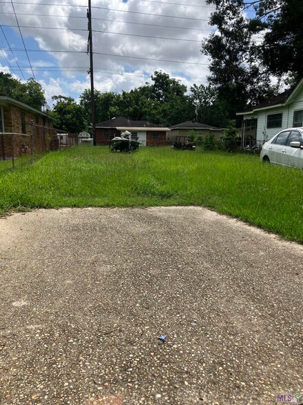 1056 Columbus Dunn Dr, Baton Rouge, LA 70802