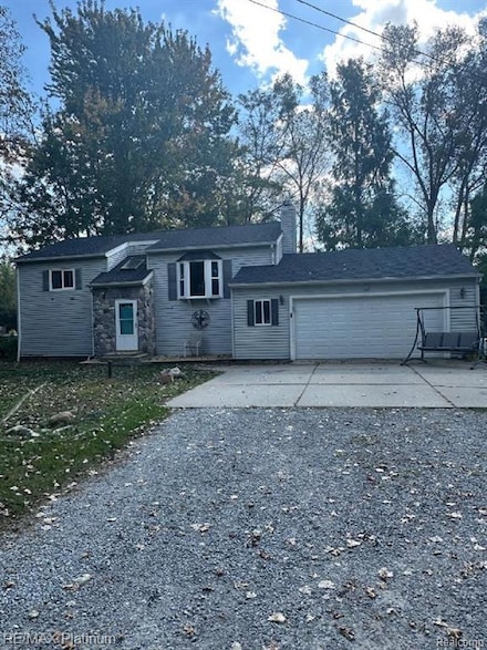 7020 E Carpenter Rd, Davison, MI 48423