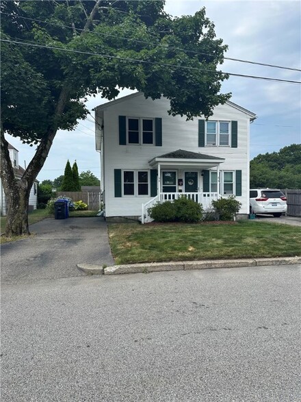 64 Garrity St, Pawtucket, RI 02861
