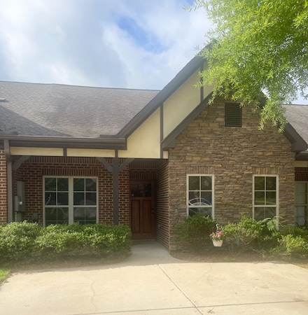 129 Singapore Cir, Birmingham, AL 35211