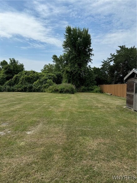 829 S Division St, Buffalo, NY 14210