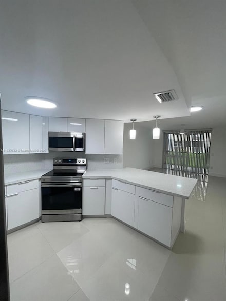 8225 Lake Dr Unit 104, Doral, FL 33166