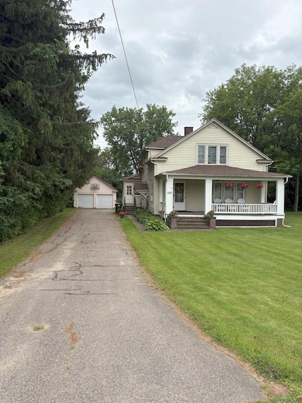 113 Elm St, Champlain, NY 12919