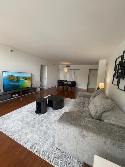 20505 E Country Club Dr Unit 236, Miami, FL 33180