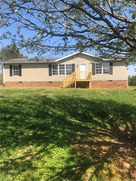 836 Hamlin Ford Rd, Dobson, NC 27017