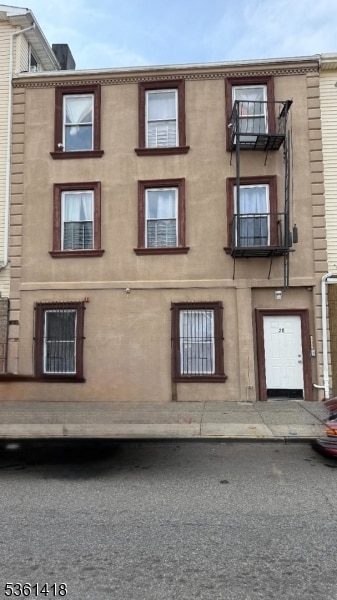 28 1st St, Elizabethport, NJ 07206