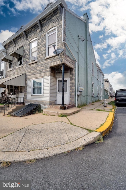 1115 Douglass St, Reading, PA 19604