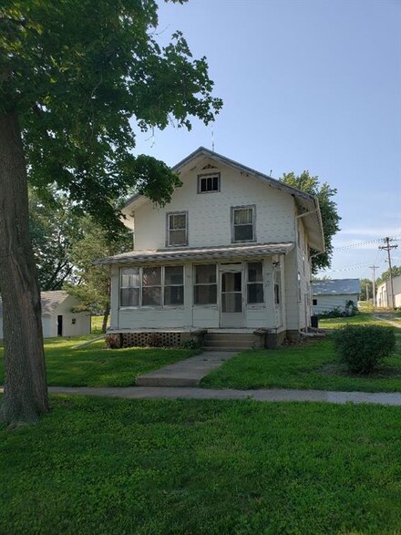 211 W Church St, Panora, IA 50216