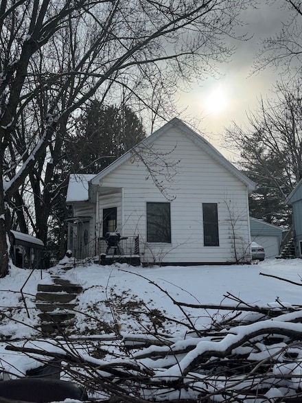 916 W Front St, Bloomington, IL 61701