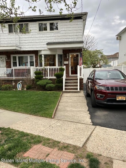 65 S Railroad Ave, Staten Island, NY 10305