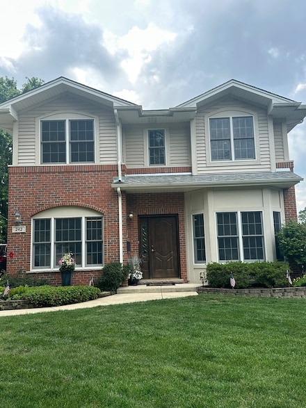 242 Holmes Ave, Clarendon Hills, IL 60514