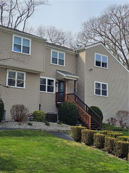 351 New London Ave Unit 606, Warwick, RI 02886