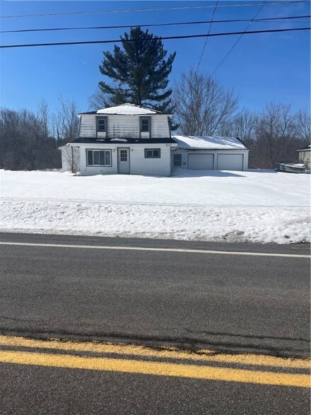 9567 Black Creek Rd, Brewerton, NY 13029