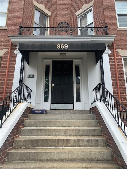 369 Tappan St Unit 19, Brookline, MA 02445