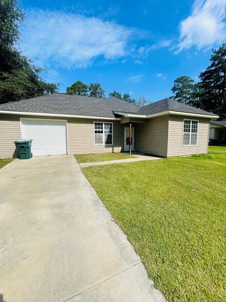 214 Plum St, Dublin, GA 31021
