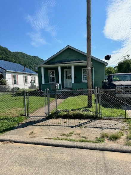 110 Mckinley Ave, Belle, WV 25015