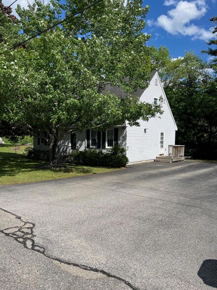 9 Breton Ave, Sanford, ME 04073