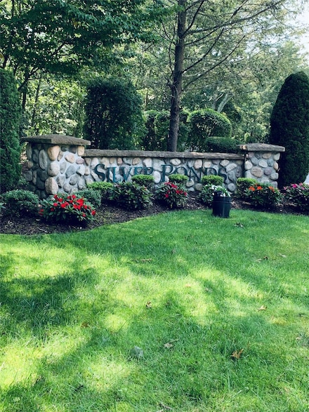 72 Fox Ct, Manorville, NY 11949