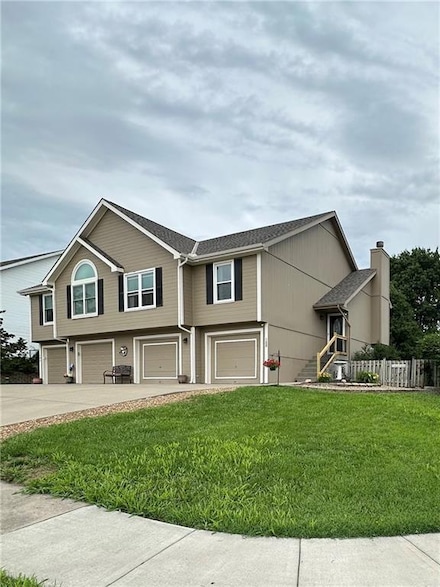 100 Tipperary St, Smithville, MO 64089