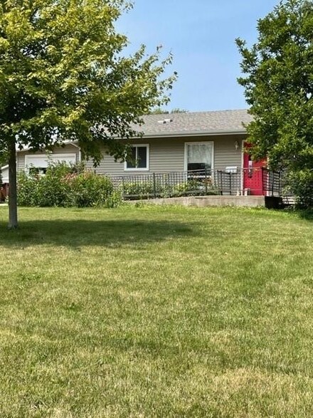 1519 10th Ave, Grinnell, IA 50112