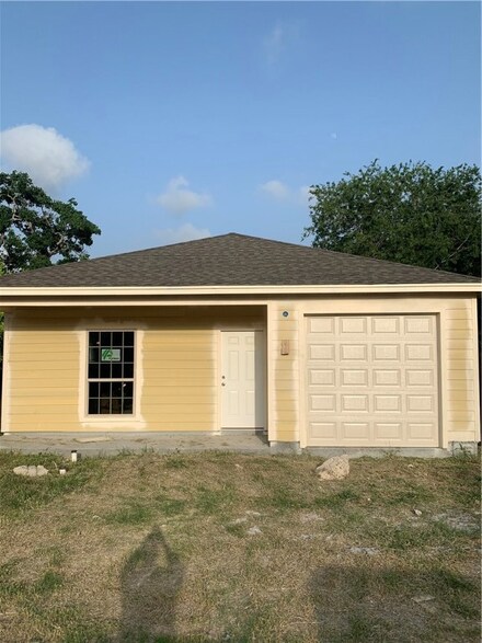 2926 Sabinas St, Corpus Christi, TX 78405