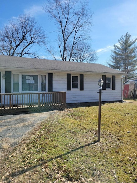 16 Sandridge Dr, New Athens, IL 62264