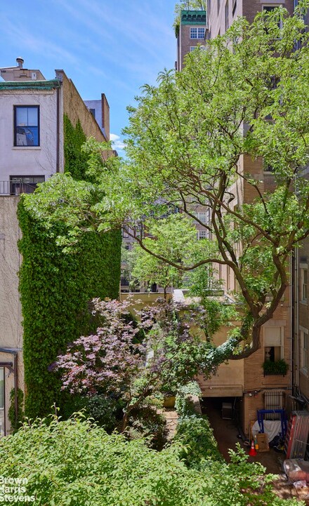 4 E 82nd St Unit 3R, New York, NY 10028