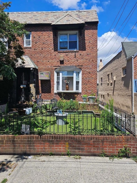 25-46 47th St, Long Island City, NY 11103