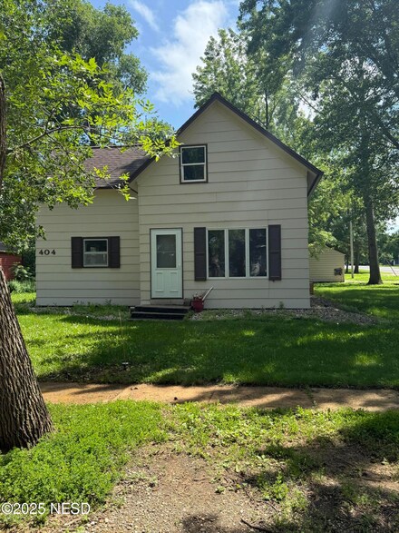 404 2nd St, Wilmot, SD 57279