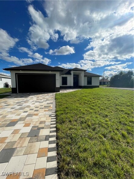 2607 41st St SW, Lehigh Acres, FL 33976