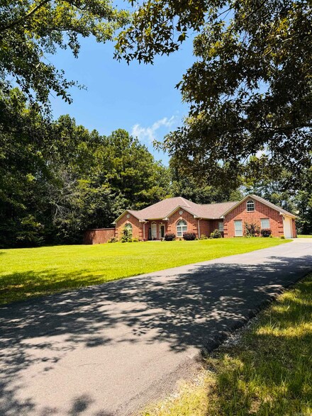 2301 Wagon Trace Rd, White Hall, AR 71602