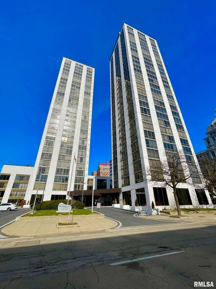 125 SW Jefferson Ave Unit W16B, Peoria, IL 61602