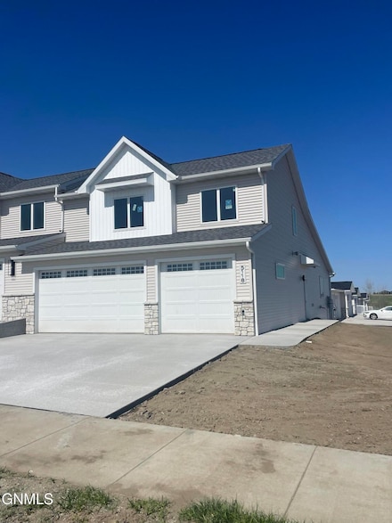 5118 Durango Dr, Bismarck, ND 58503