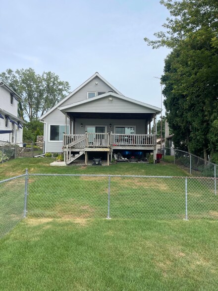294 Ackerson Lake Dr, Jackson, MI 49201