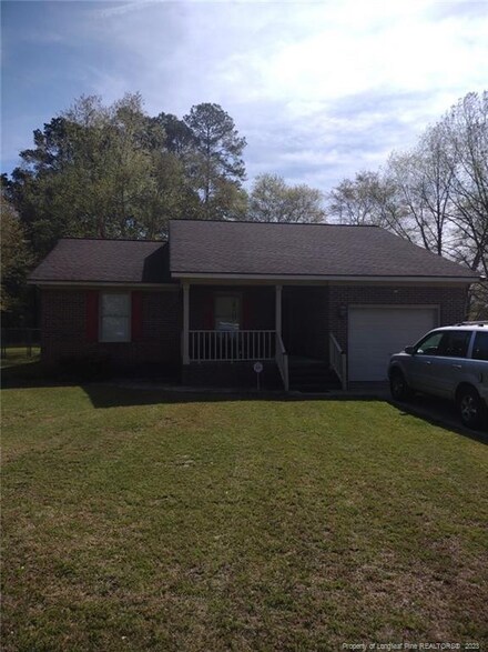5303 Annette Ln, Parkton, NC 28371