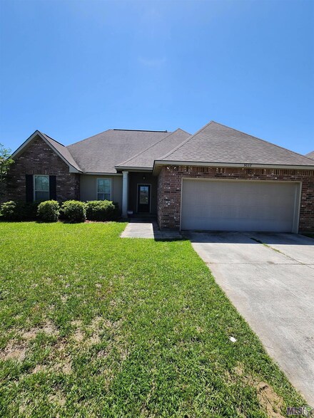 9028 Redwood Lake Blvd, Zachary, LA 70791
