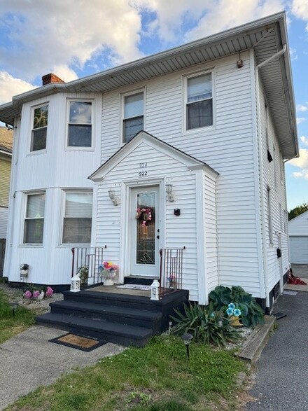 922 Park Ave, Cranston, RI 02910