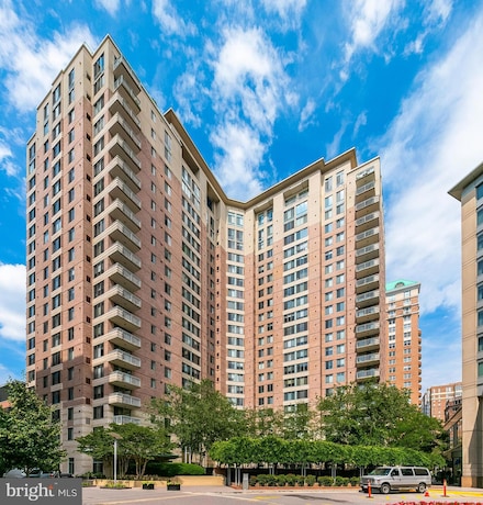 851 N Glebe Rd Unit 1413, Arlington, VA 22203