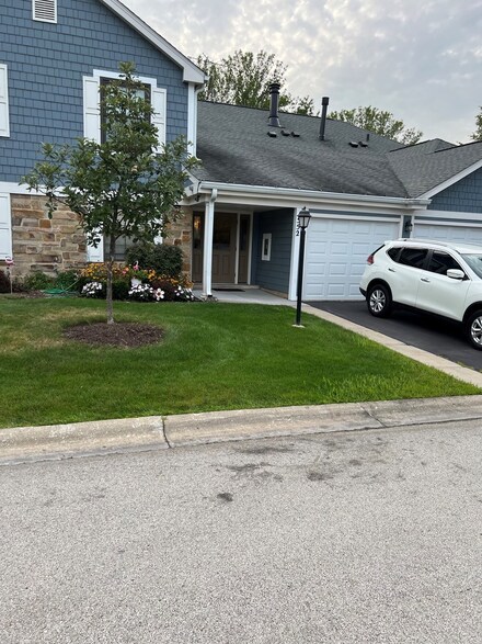 552 Greystone Ln Unit C1, Wheeling, IL 60090